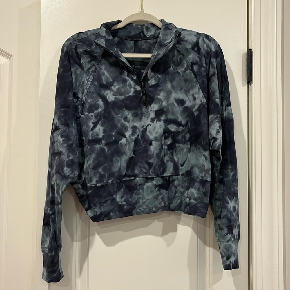 Lululemon cropped pullover! Size 8